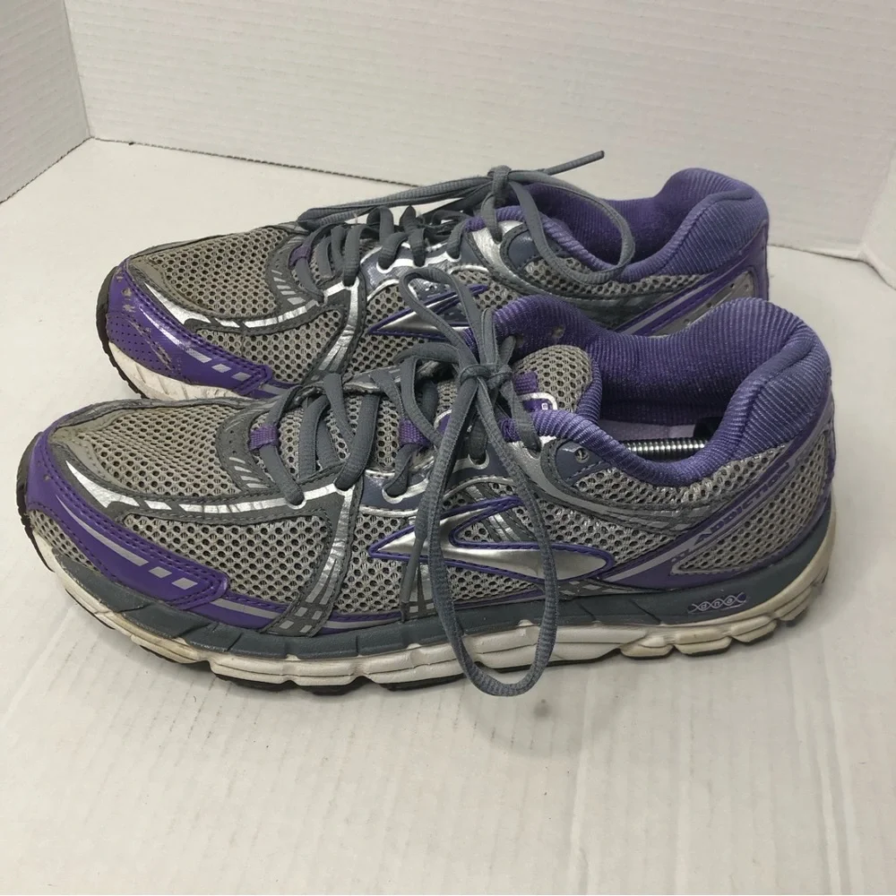 Brooks Sneakers Womens Size 9 Addiction 11 Running Shoes Purple Gray Silver DNA